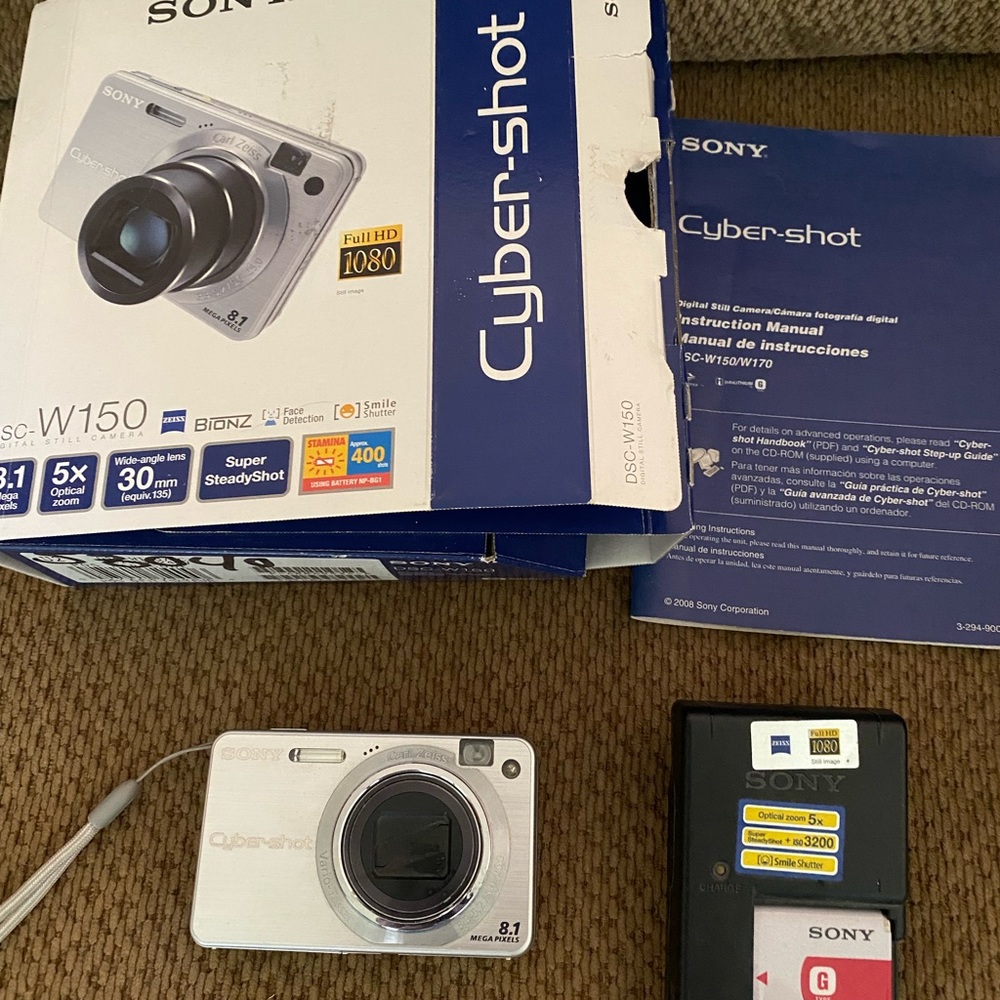 Sony Cyber-shot 8.1 megapixels five times optical zoom wide angle lens 30 mm